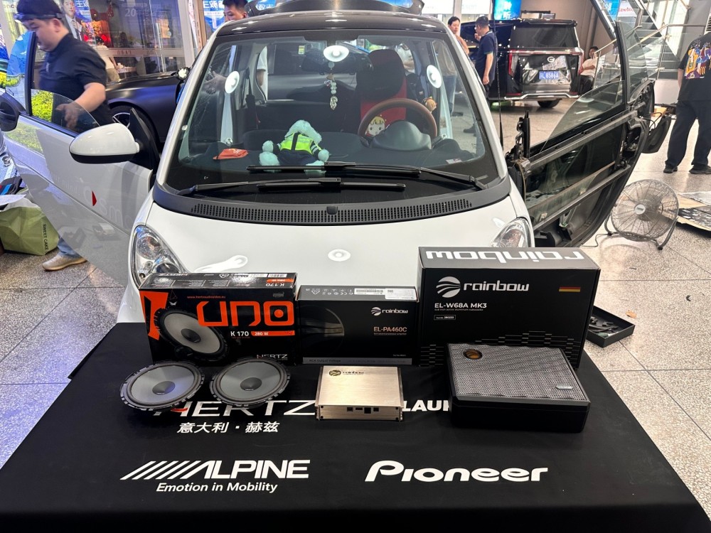 音乐人生匠心调校｜方寸座舱焕新声 奔驰smart音响进阶升级，小空间解锁饱满HiFi音质
